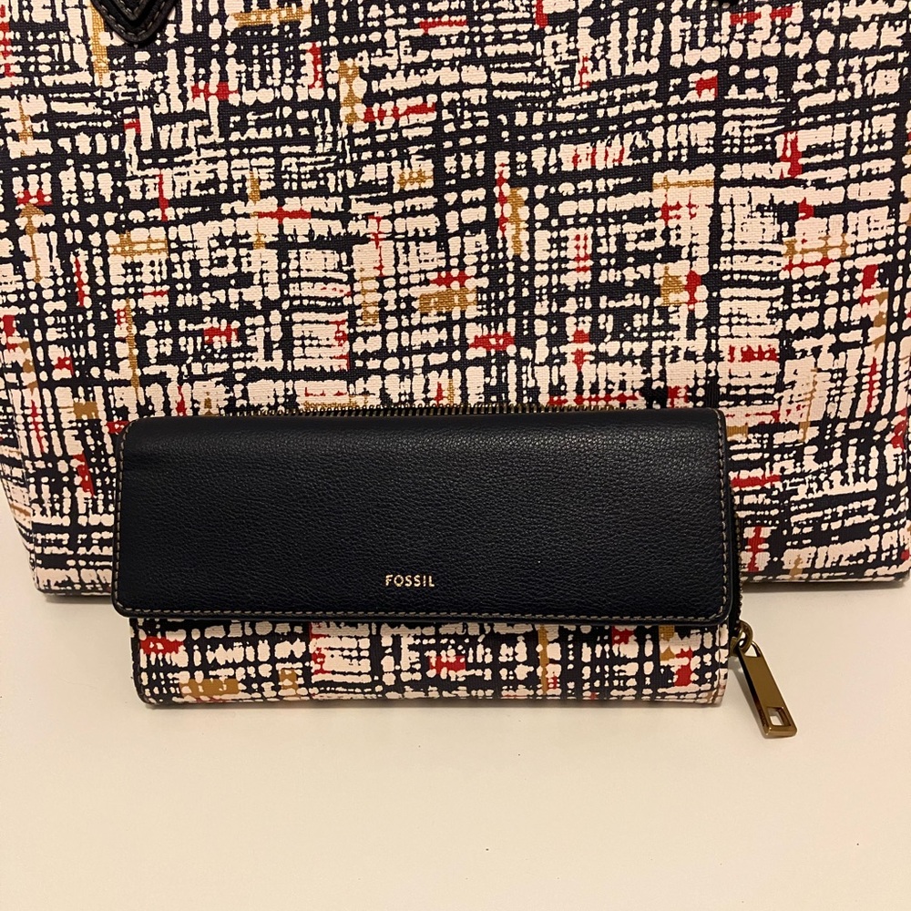 Fossil shoulder bag ( with matching wallet)